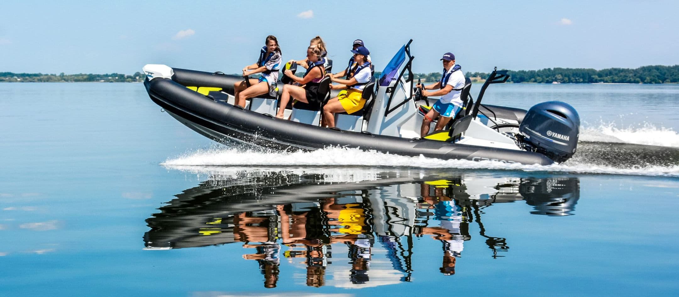 D600 — The performance hull with a lifestyle fit-out. Fast when you want it, comfortable when you don't.